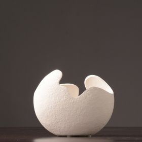 Simple white ceramic vase (Color: White, size: M)